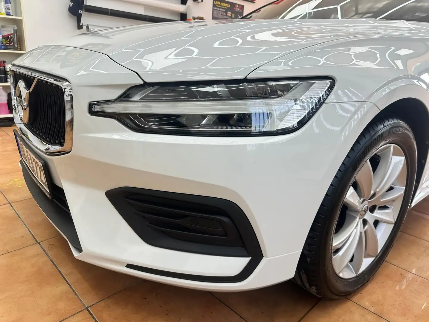 Volvo V60 D3 Momentum Pro - 1