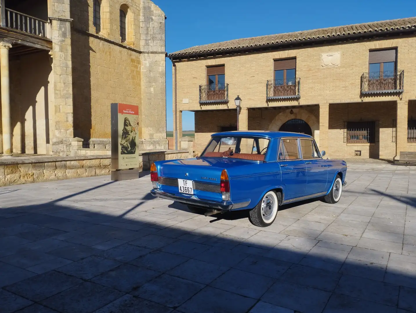 Fiat 2300 2300 Blau - 2