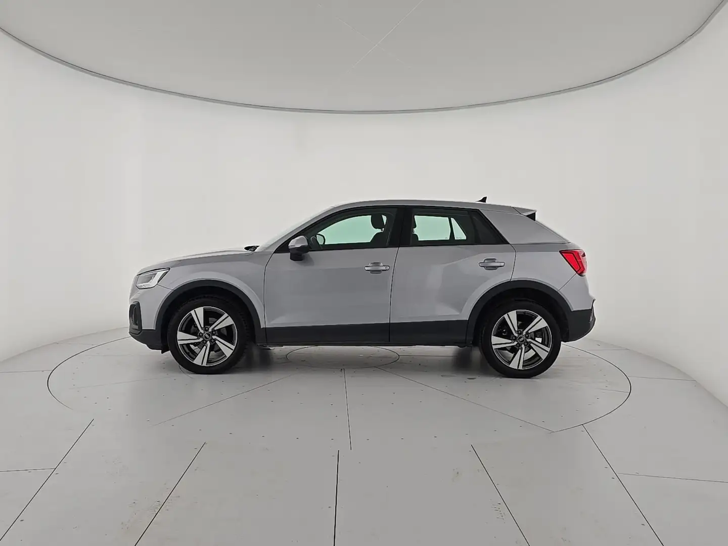 Audi Q2 30 TFSI Admired Gris - 2