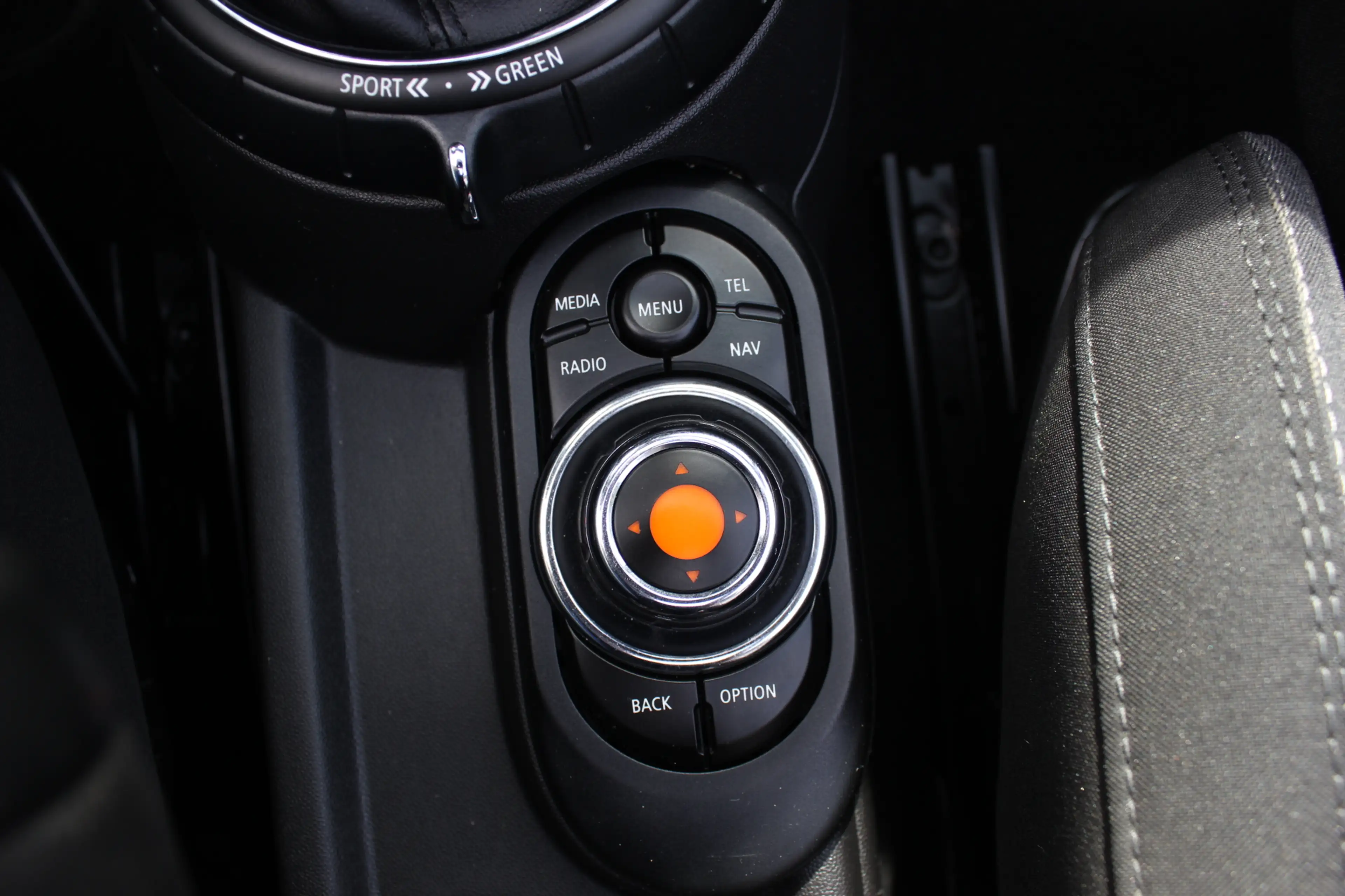 MINI Cooper Cabrio 1.5 Pepper Serious Business / Navigatie / Parkeerh — photo 30