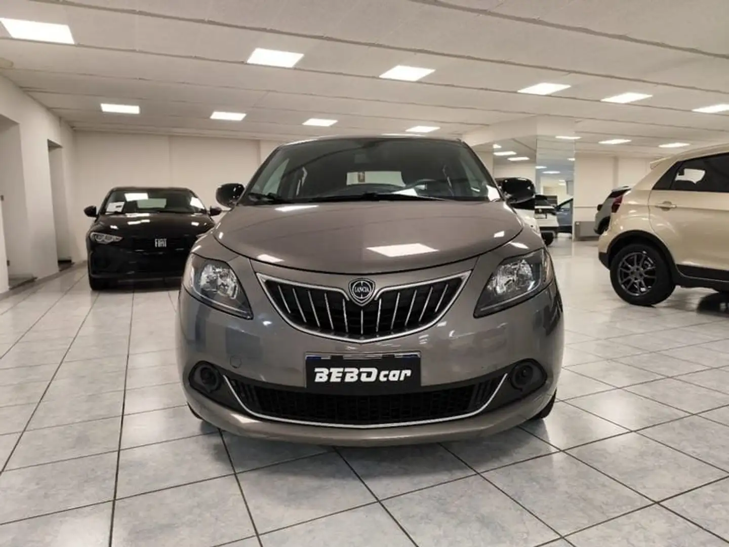 Lancia Ypsilon 1.0 FireFly 5 porte S&S Hybrid Silver Grau - 2