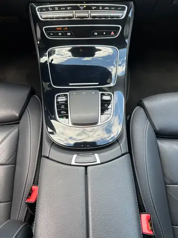 Mercedes-Benz 220 view 14