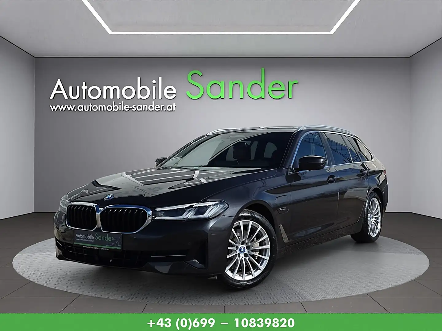 BMW 530 e xDrive Touring Aut.*PANORAMA*LEDER COGNAC*1.B... Schwarz - 1