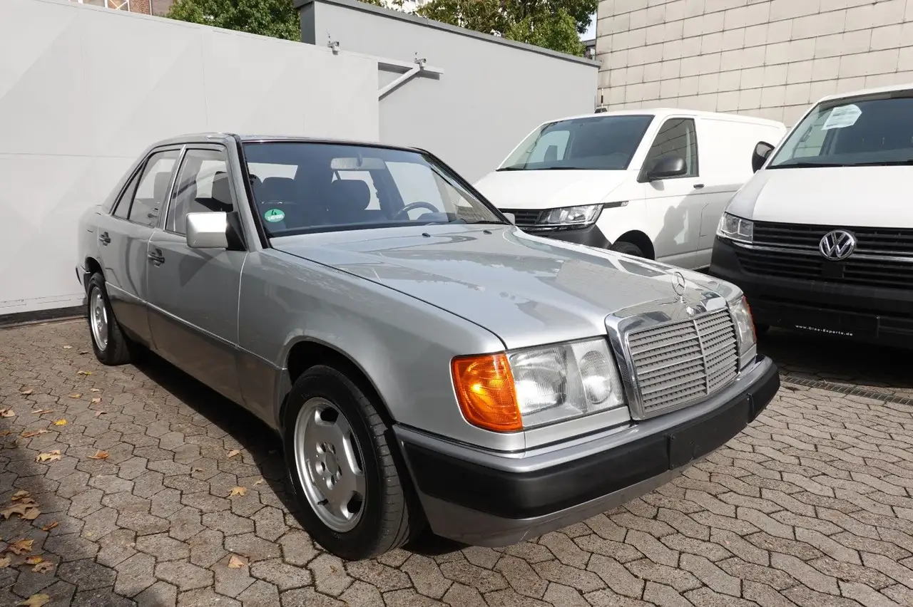 Mercedes-Benz E 230