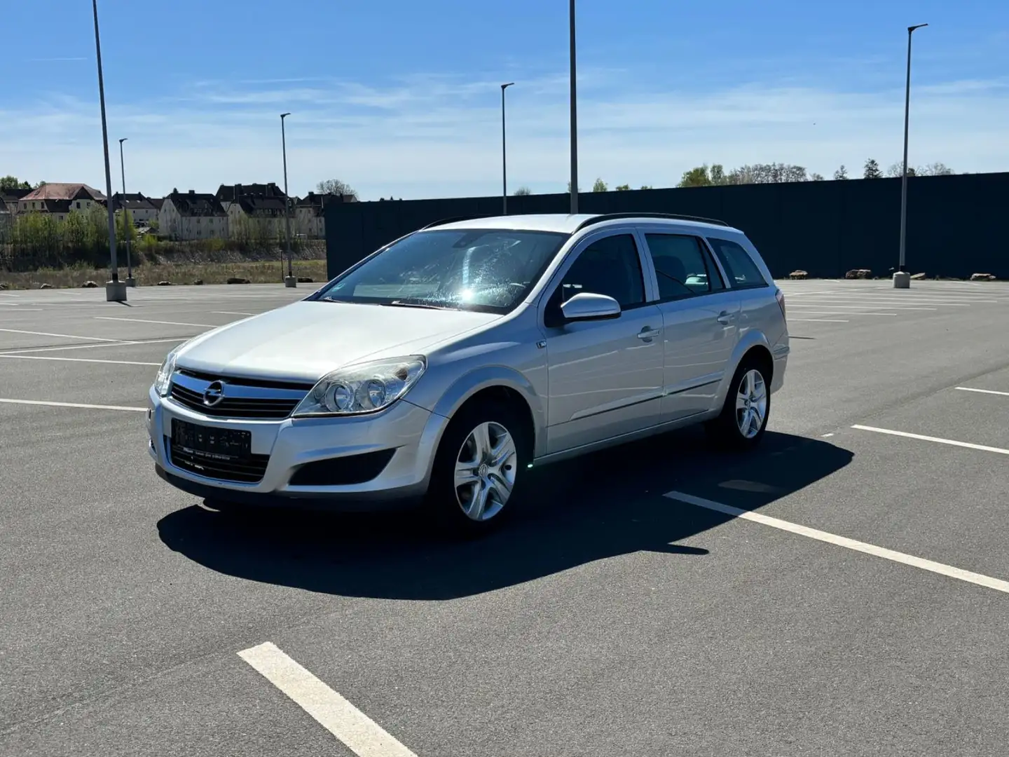 Opel Astra H Caravan Edition TÜV neu Silber - 1
