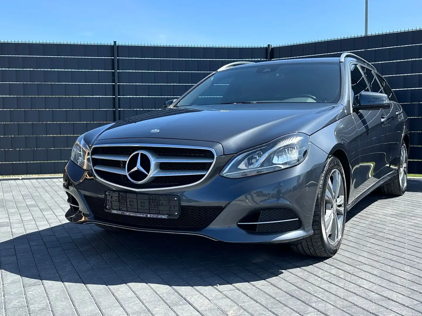 Mercedes-Benz E 250 T CGI BE*7G*AVANTGARDE*LEDER*NAVI*SHZ*PDC* Grau - 1