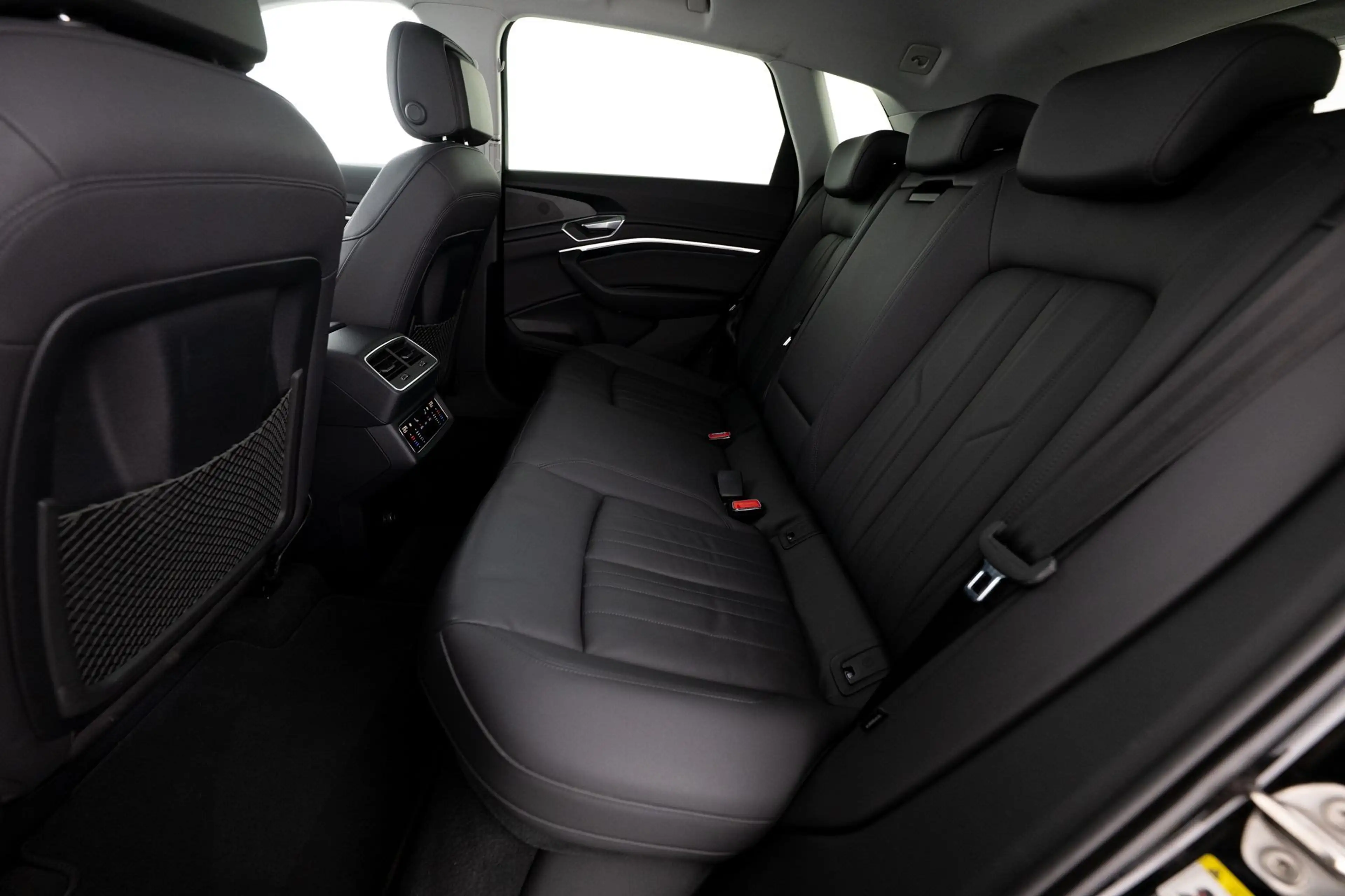 Audi e-tron 55 quattro Adv. 20" PANO LEDER TRAUMPREIS ++ — photo 7