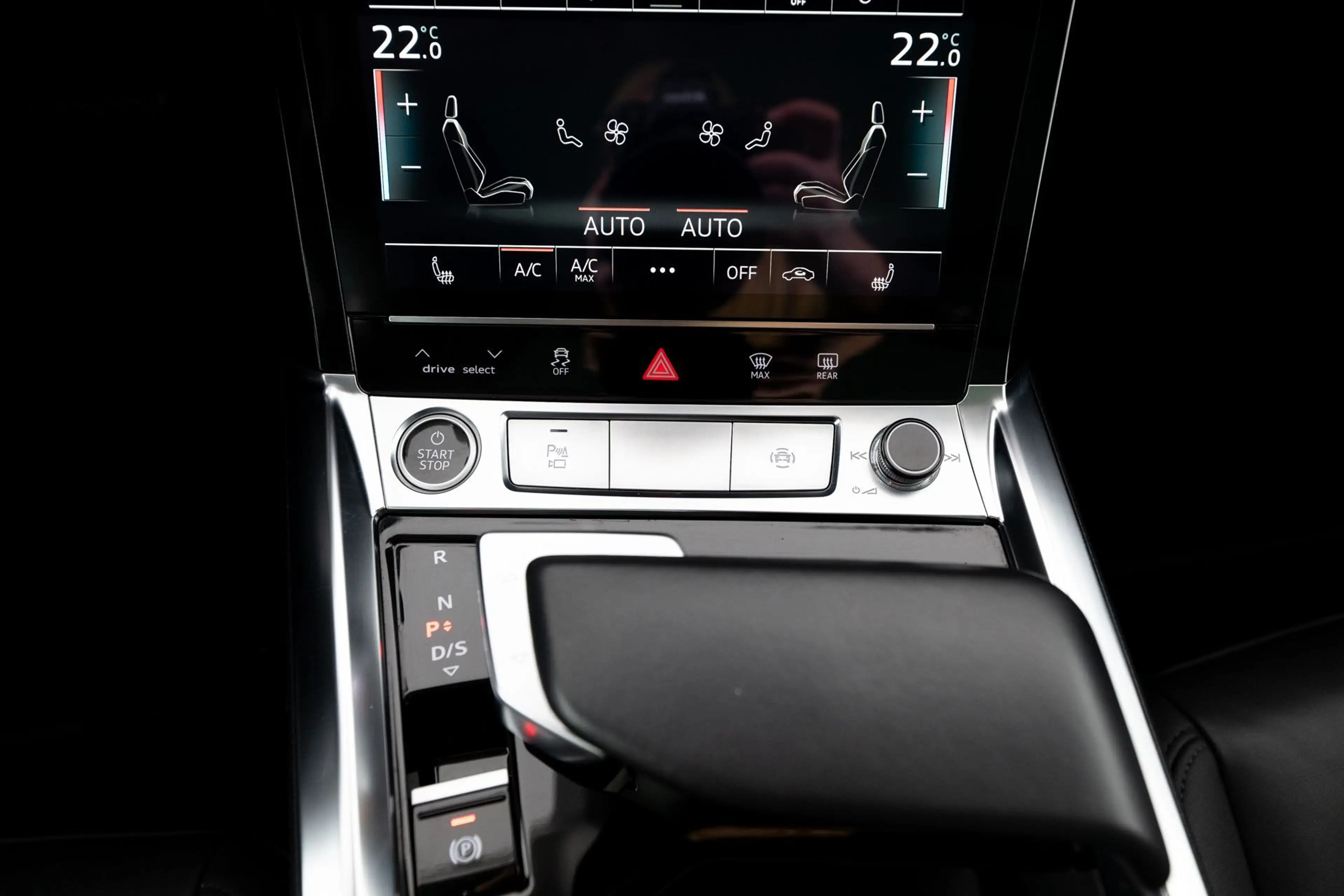 Audi e-tron 55 quattro Adv. 20" PANO LEDER TRAUMPREIS ++ — photo 12
