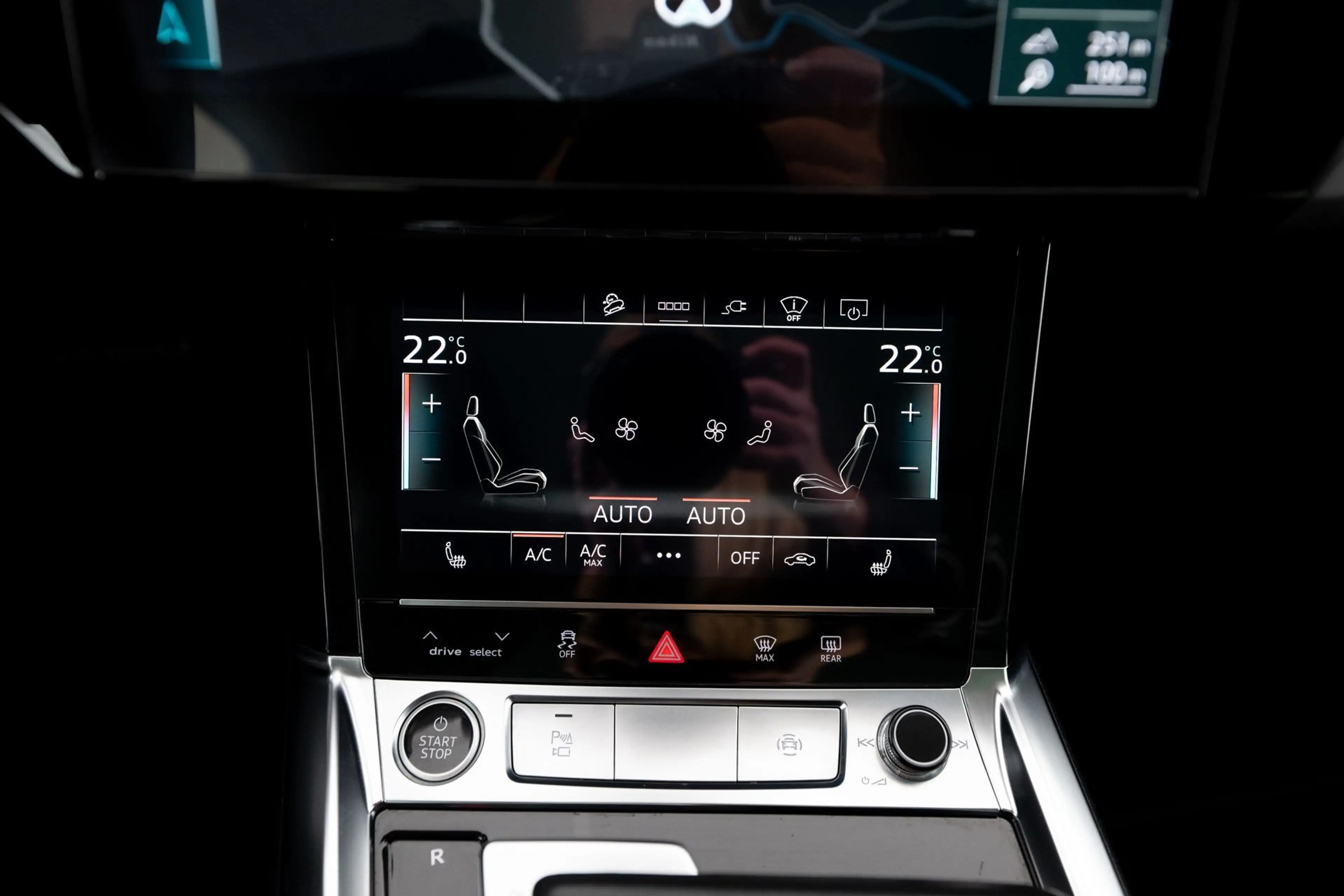 Audi e-tron 55 quattro Adv. 20" PANO LEDER TRAUMPREIS ++ — photo 11