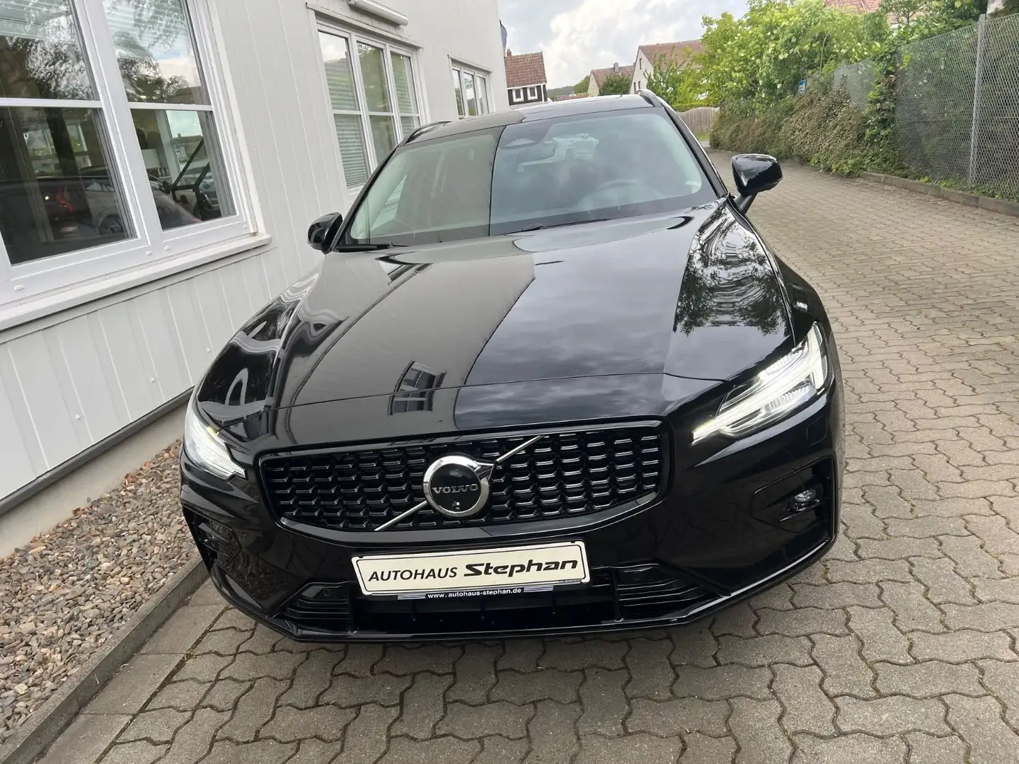 Volvo V60 B4 B Plus Dark Autom. MY24 GARANTIE -34% Nero - 2