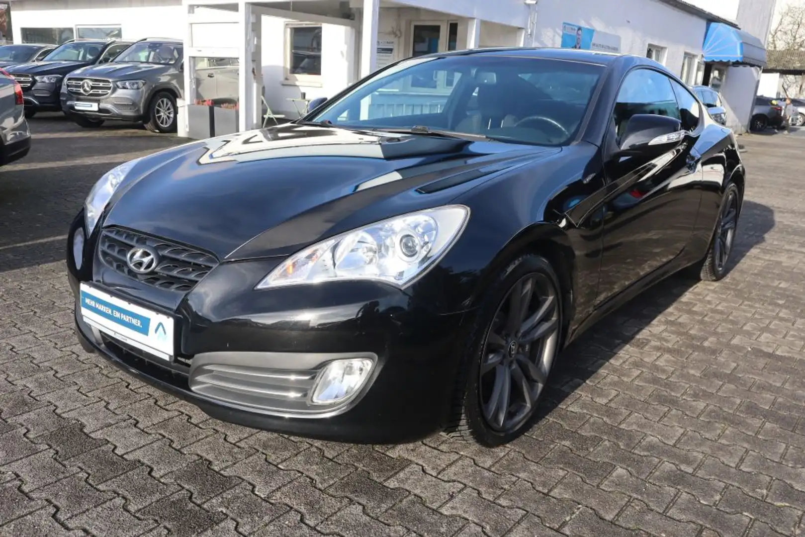 Hyundai Genesis Coupe 2.0 T - 1