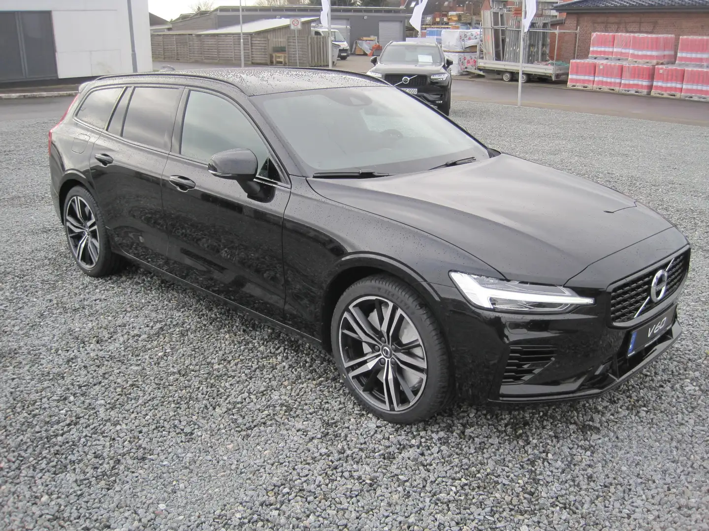 Volvo V60 T6 Plus Dark Recharge Plug-In Hybrid AWD Schwarz - 2