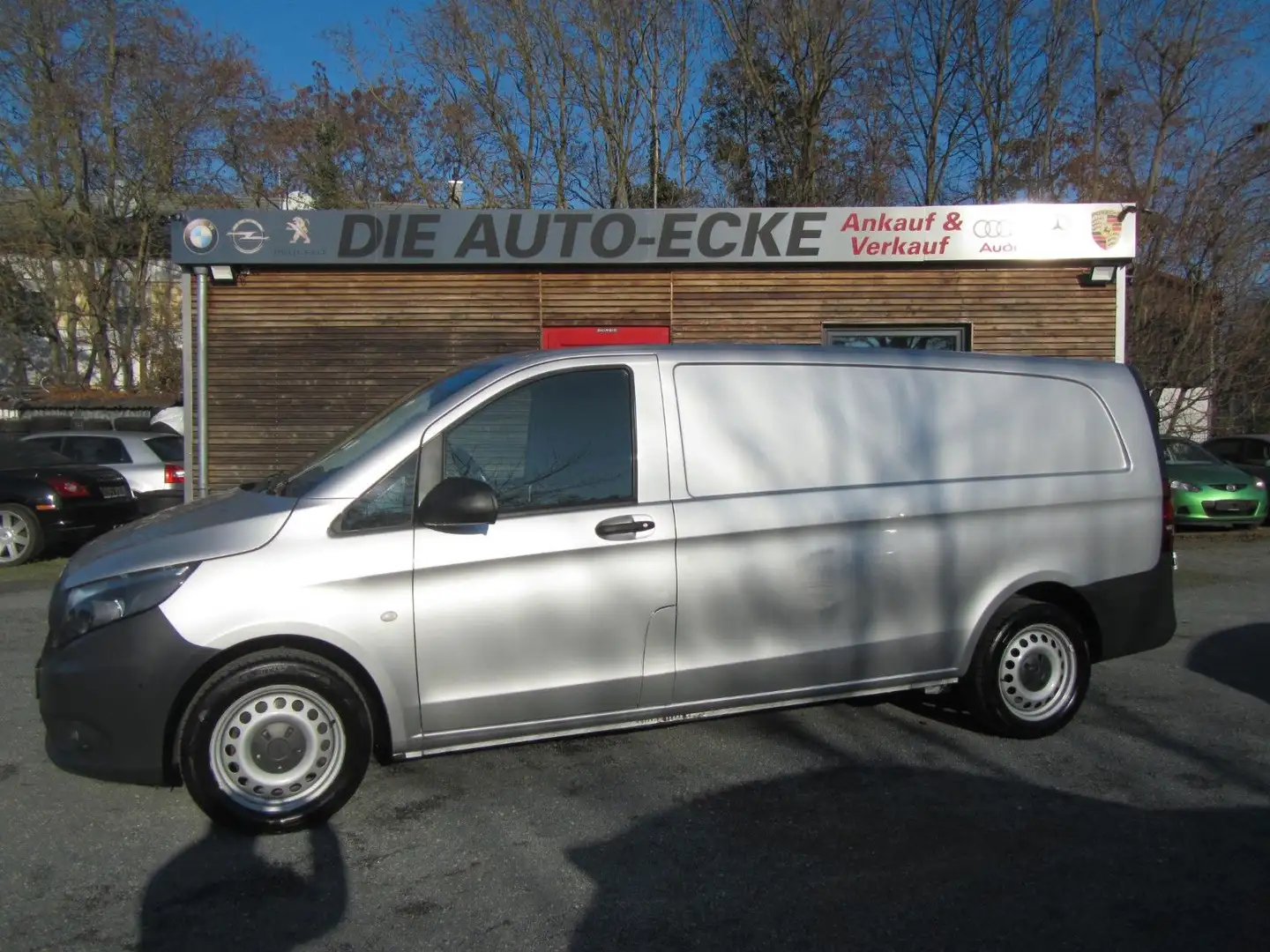 Mercedes-Benz Vito Kasten 116 CDI, extralang / Navi / 1.Hand Silber - 1