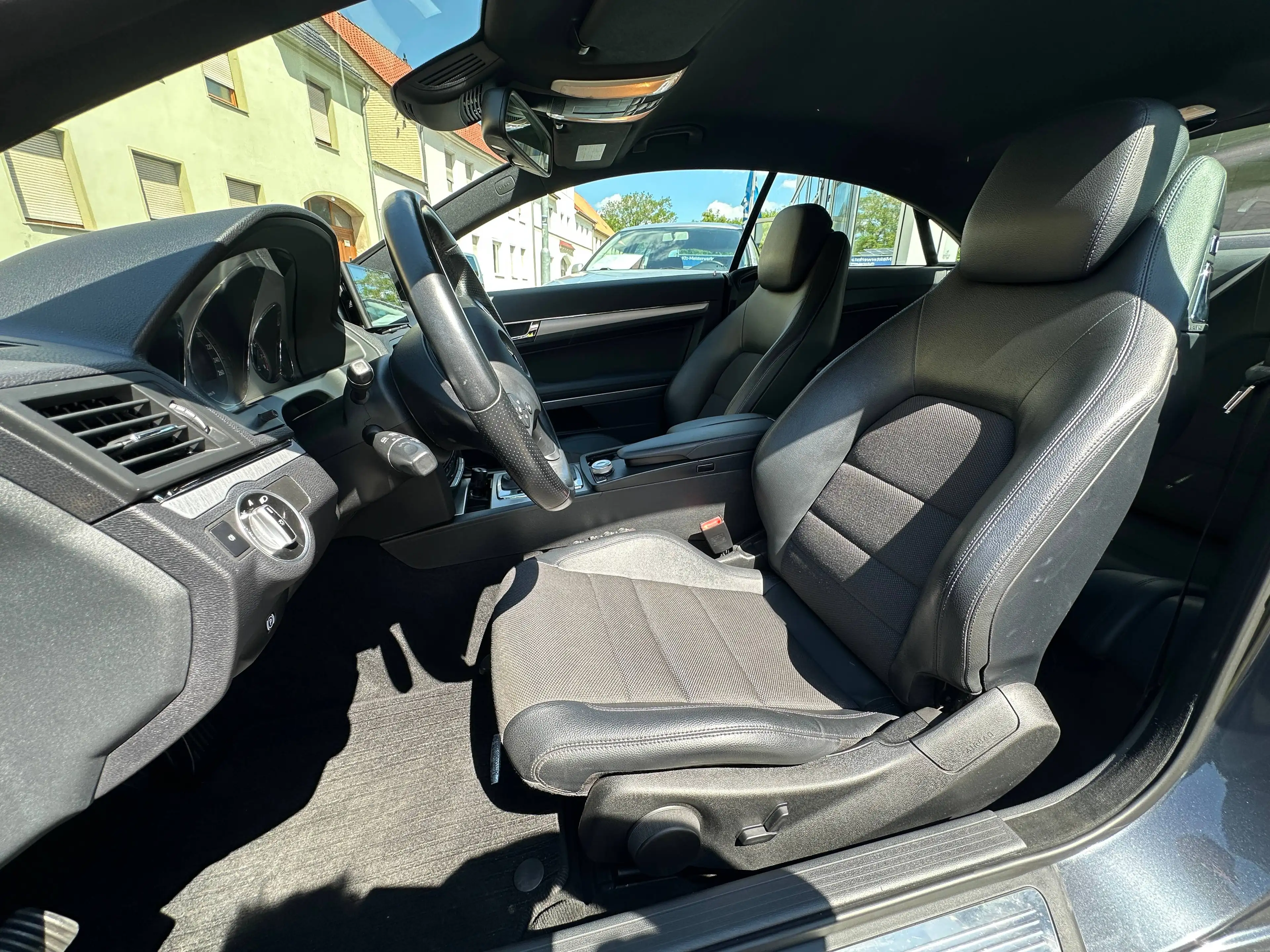 Mercedes-Benz E 250 E 250 CGI BlueEfficiency *8-Fach*SHZ* — photo 9