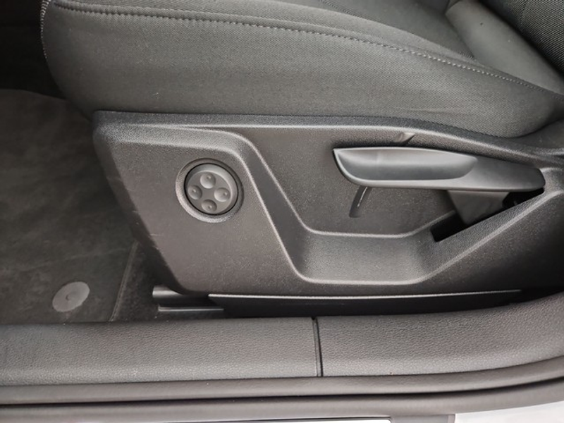 Audi Q2 S line AHK Stronic LED Assistenzpaket Navi Sitzh — photo 5