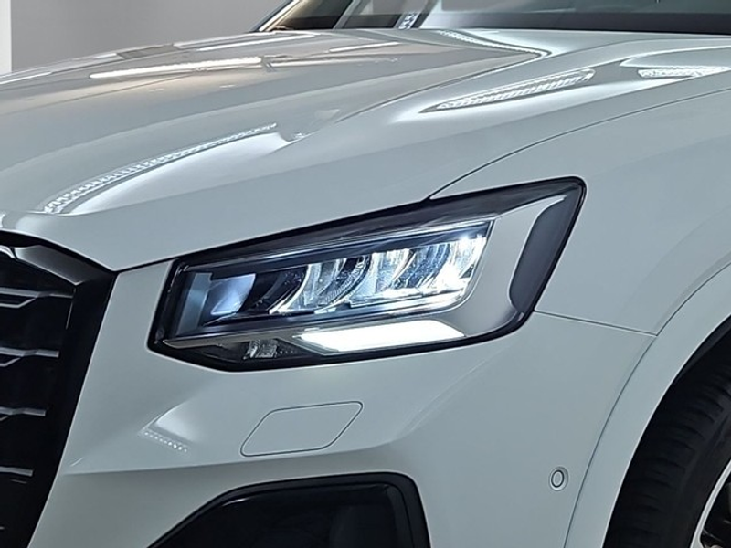 Audi Q2 S line AHK Stronic LED Assistenzpaket Navi Sitzh — photo 3