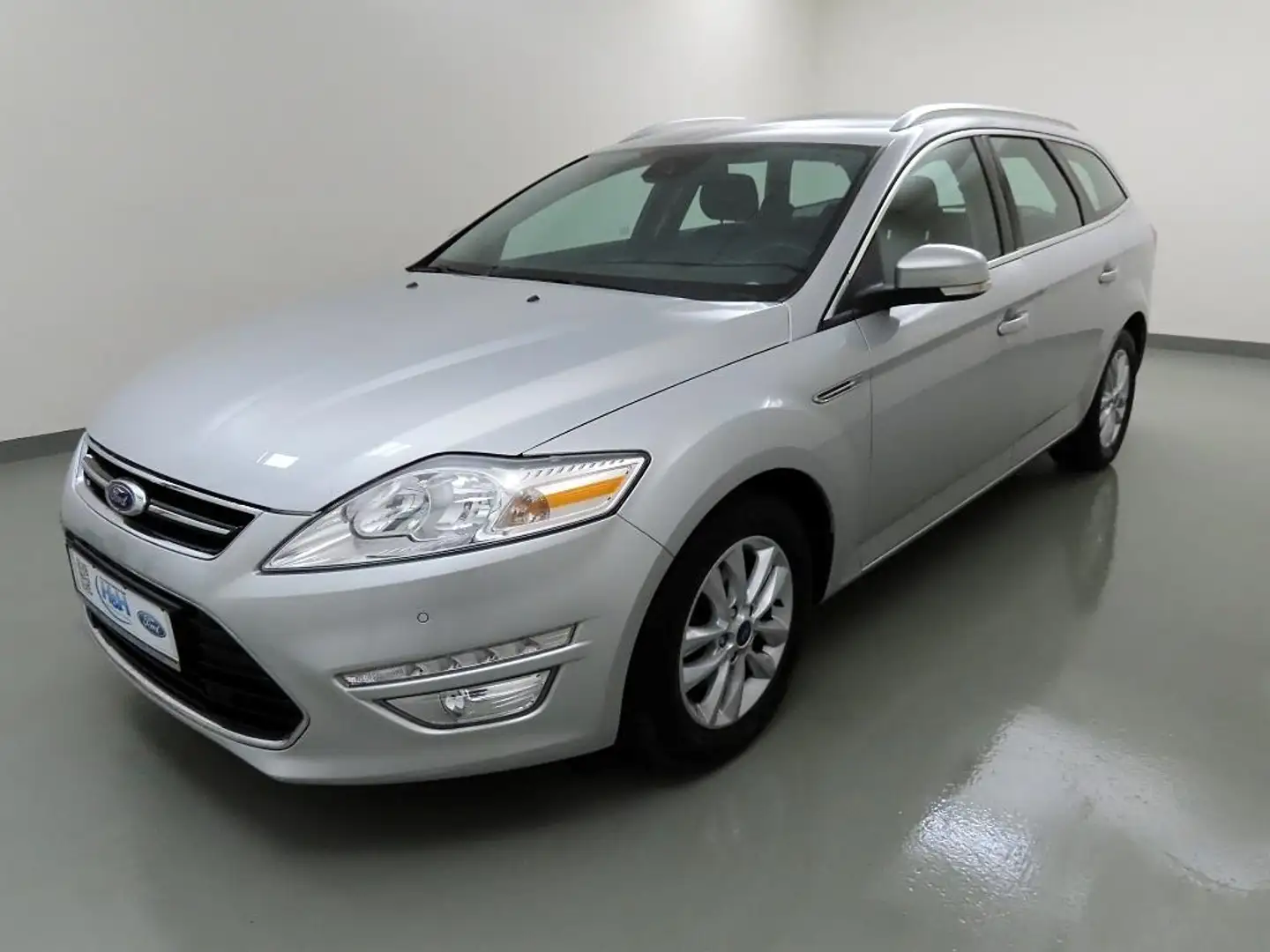 Ford Mondeo Turnier 2.0 TDCi Business Edition AHK+SHZ Silber - 2