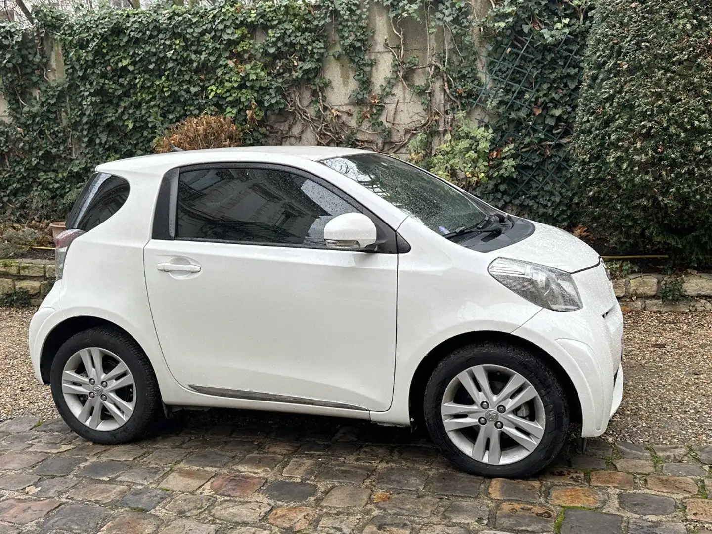 Toyota iQ 100 VVT-i iQ² MultiDrive Weiß - 2