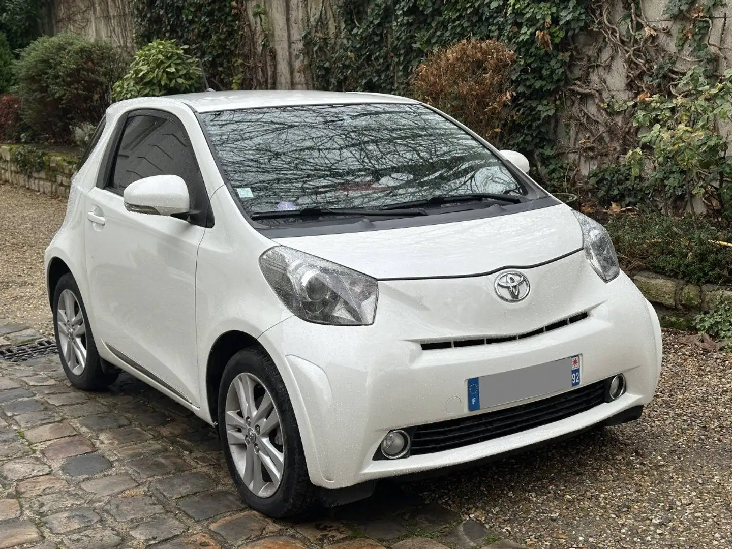Toyota iQ 100 VVT-i iQ² MultiDrive Weiß - 1