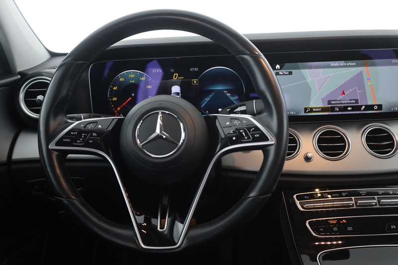 Mercedes-Benz E 300 E300 de T Avantgarde LED Navi Kamera Leder PDC — photo 15