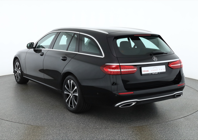 Mercedes-Benz E 300 E300 de T Avantgarde LED Navi Kamera Leder PDC — photo 3