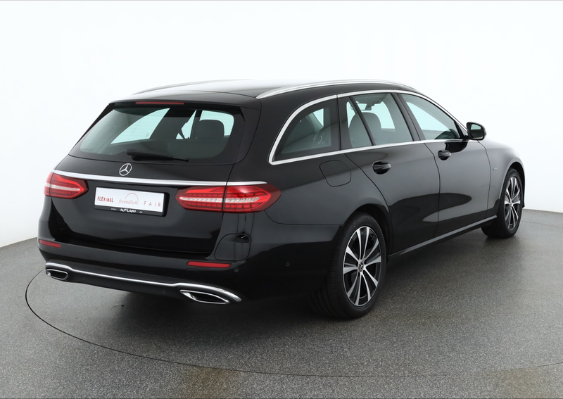 Mercedes-Benz E 300 E300 de T Avantgarde LED Navi Kamera Leder PDC — photo 5