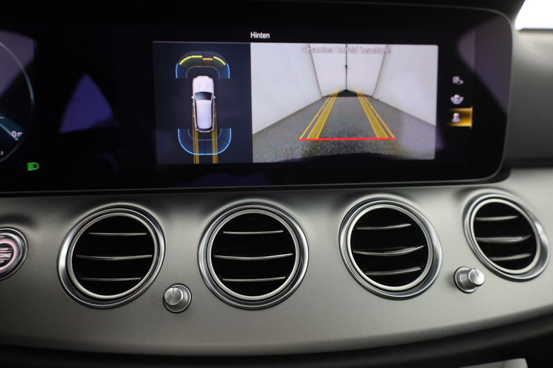 Mercedes-Benz E 300 E300 de T Avantgarde LED Navi Kamera Leder PDC — photo 27