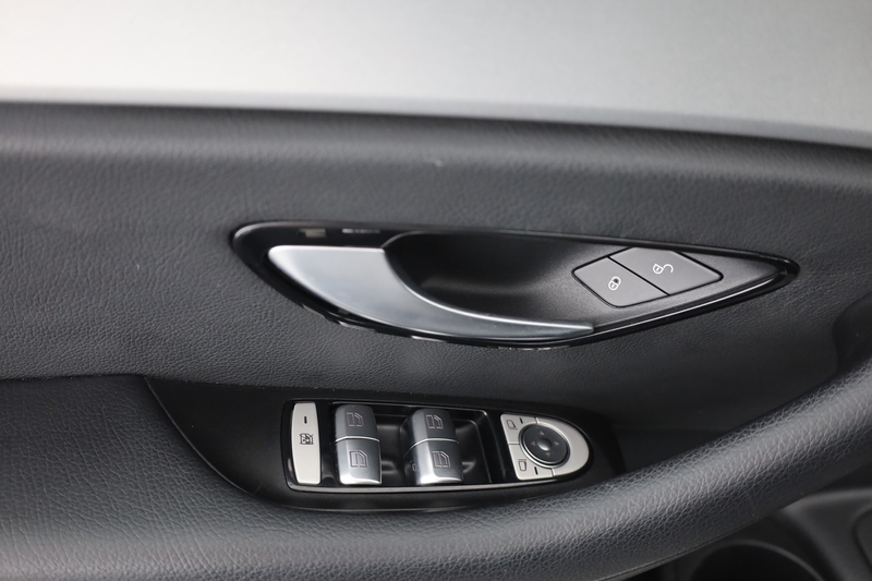 Mercedes-Benz E 300 E300 de T Avantgarde LED Navi Kamera Leder PDC — photo 22