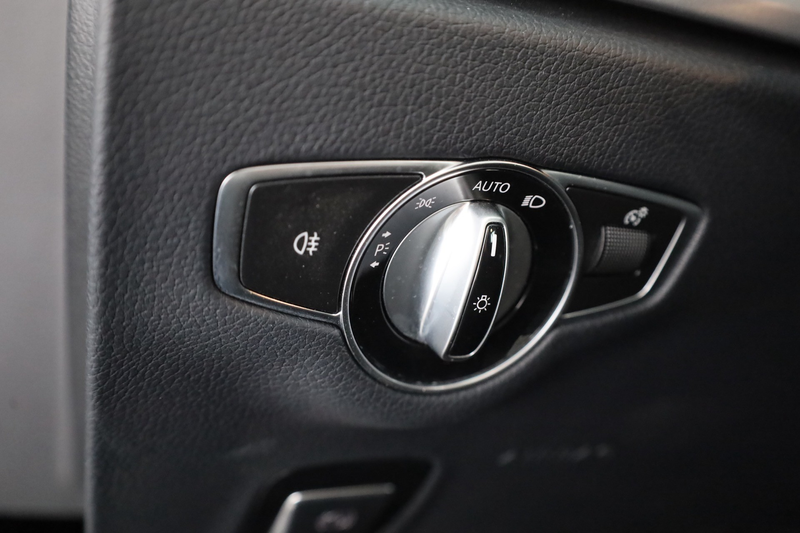 Mercedes-Benz E 300 E300 de T Avantgarde LED Navi Kamera Leder PDC — photo 21