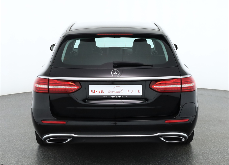 Mercedes-Benz E 300 E300 de T Avantgarde LED Navi Kamera Leder PDC — photo 4
