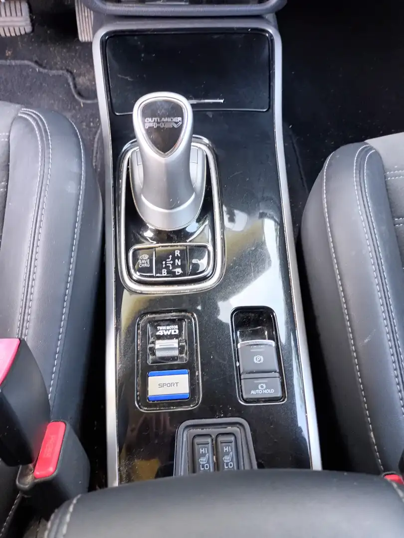 Mitsubishi Outlander 2.4 4WD Plug-In Hybrid Spirit AHK abnehmbar - 2