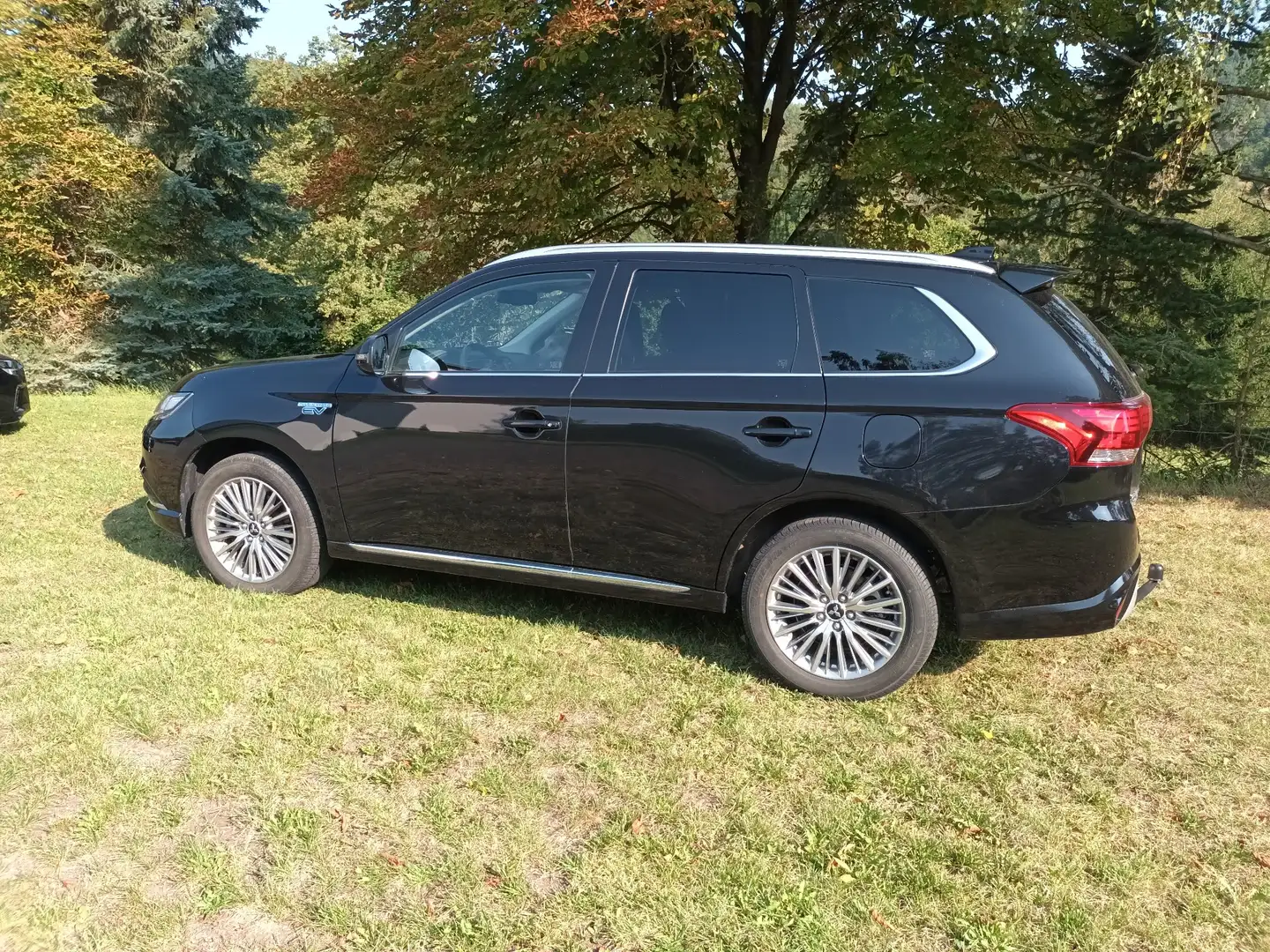 Mitsubishi Outlander 2.4 4WD Plug-In Hybrid Spirit AHK abnehmbar - 1