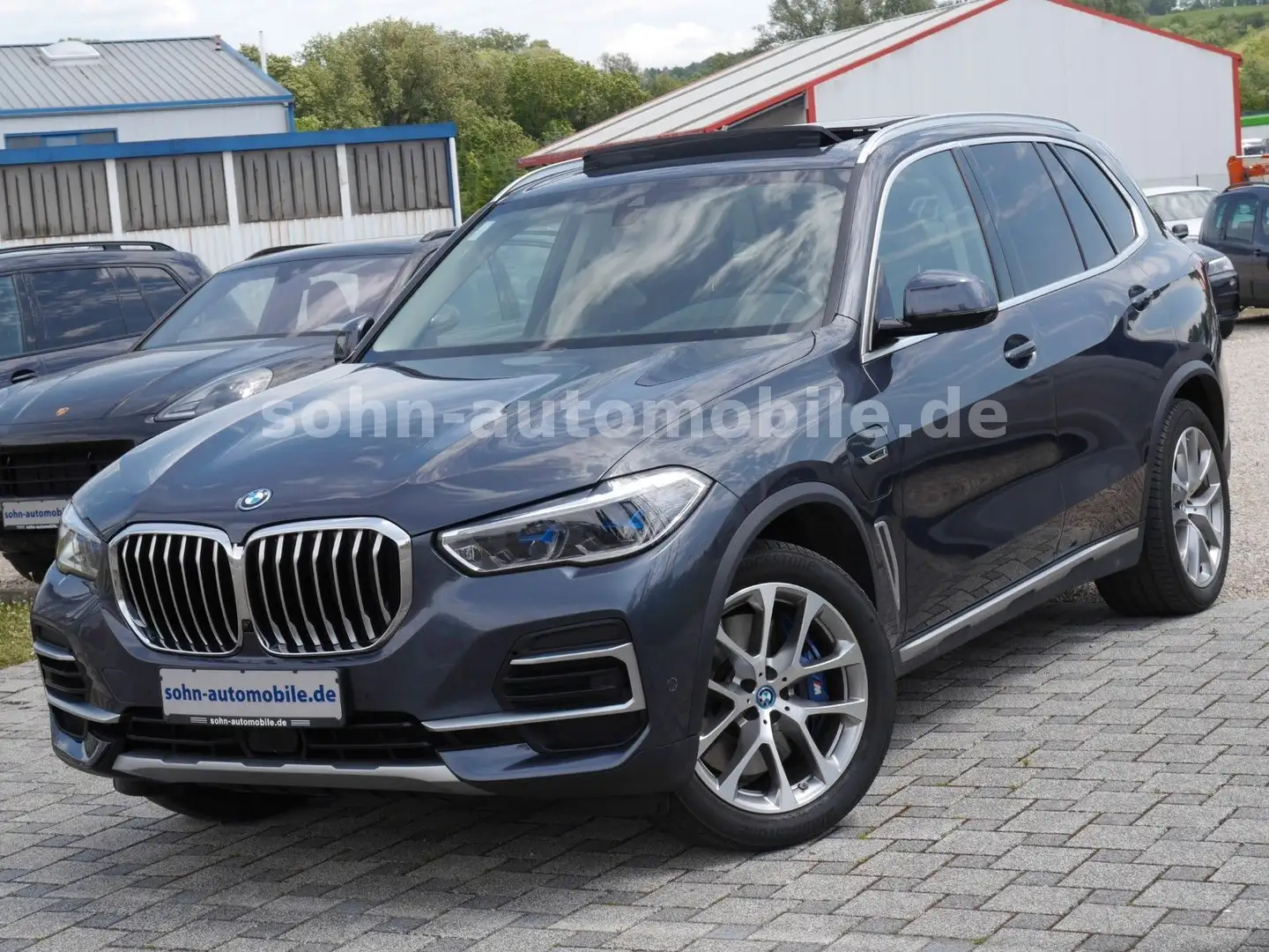 BMW X5 xDr 45e xLine Pano/Laser/Sitzklim/HUD/ACC/AHK Grijs - 1