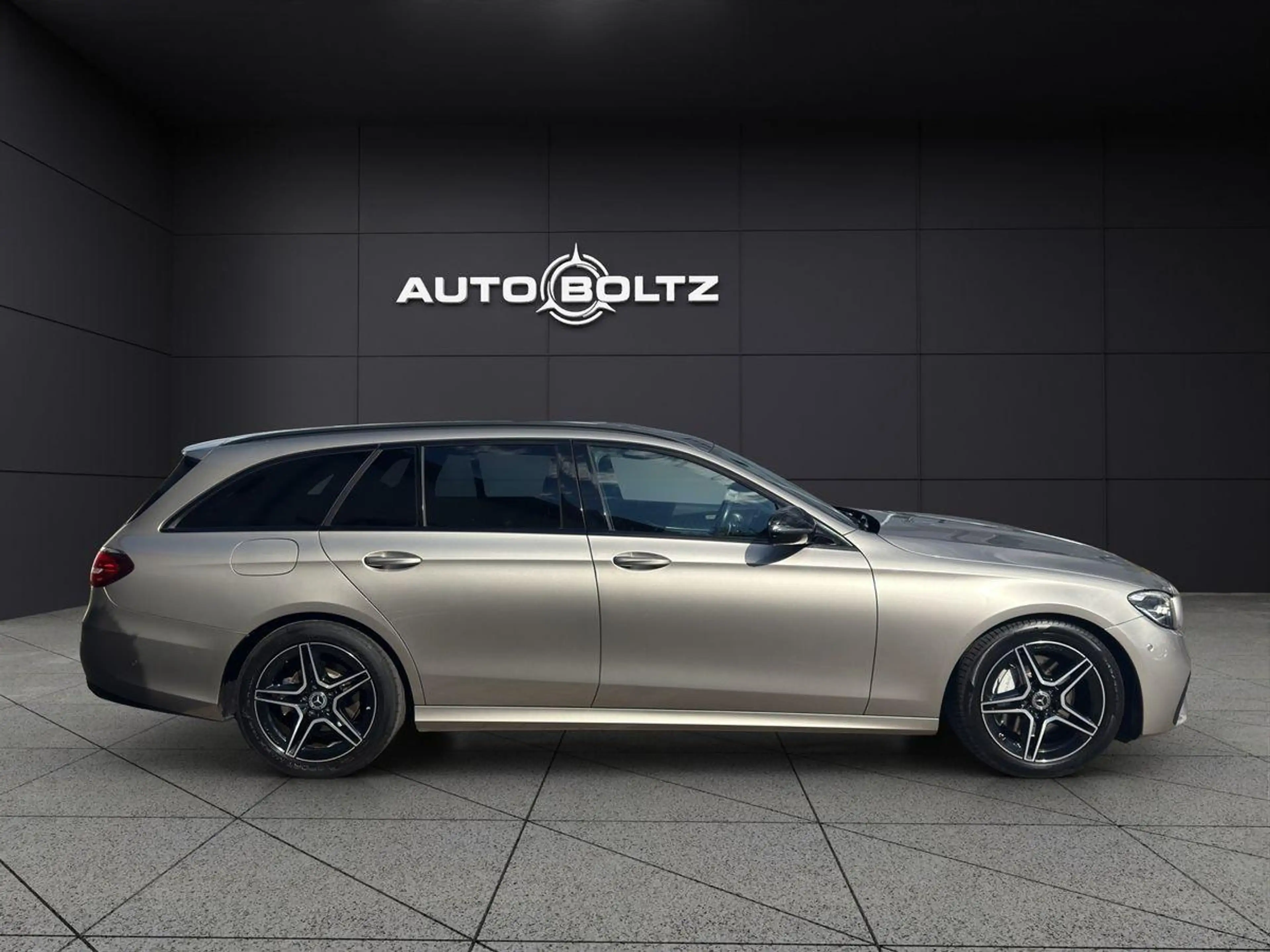 Mercedes-Benz E 220 d AMG Night Burmester Pano MBUX Kamera — photo 7