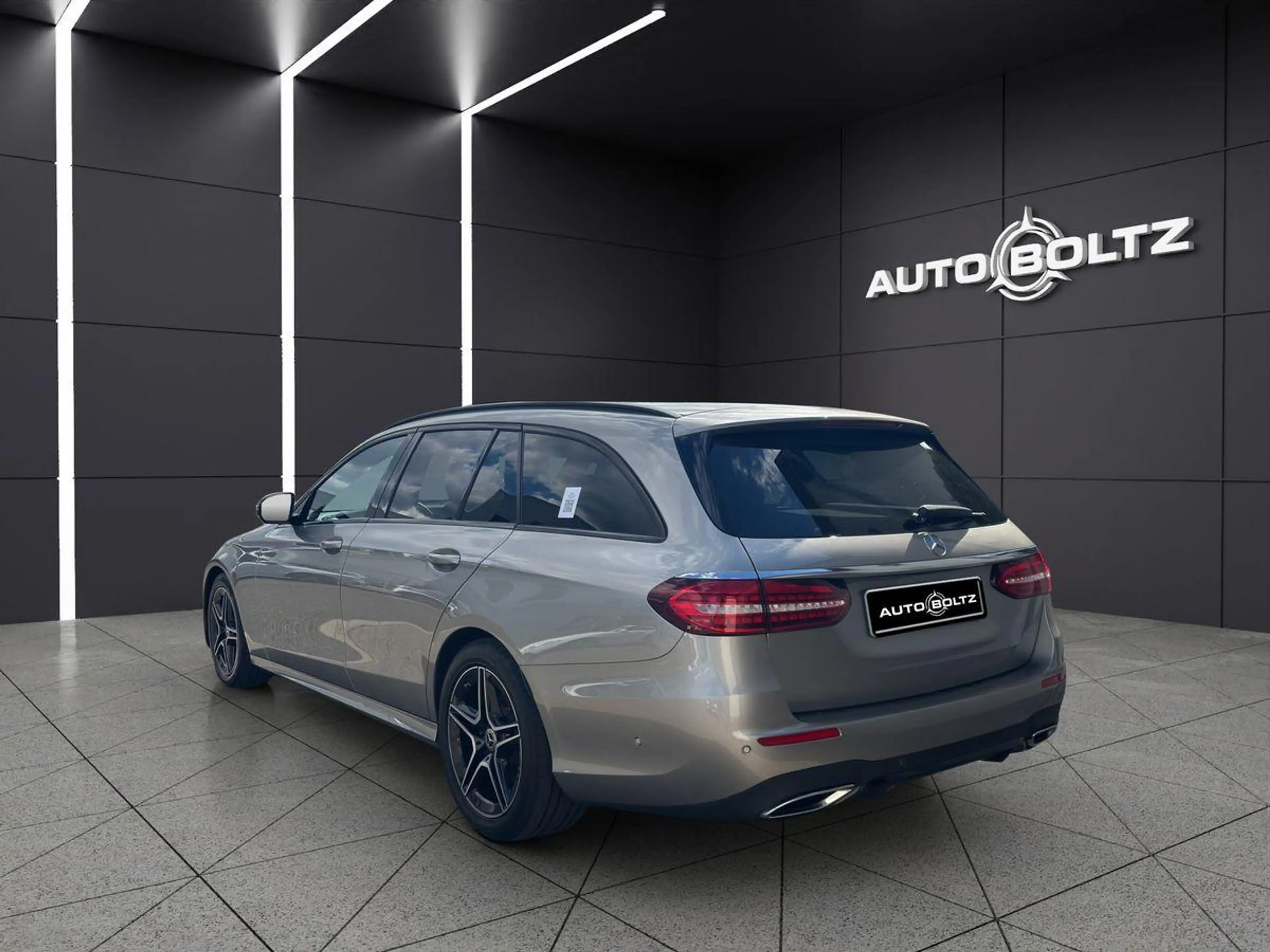 Mercedes-Benz E 220 d AMG Night Burmester Pano MBUX Kamera — photo 4