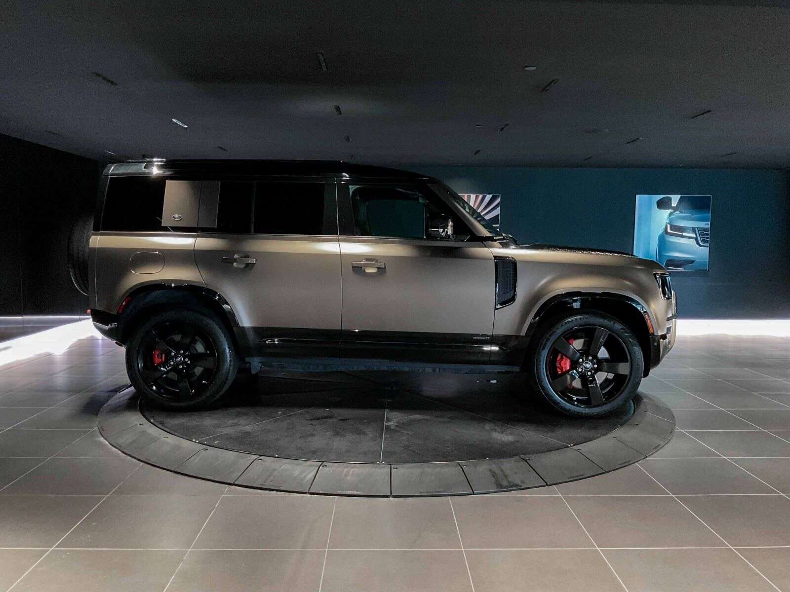 2021 Land Rover Defender X | BC Vehicle | No Claims | Sunroof | Navigation alt 4
