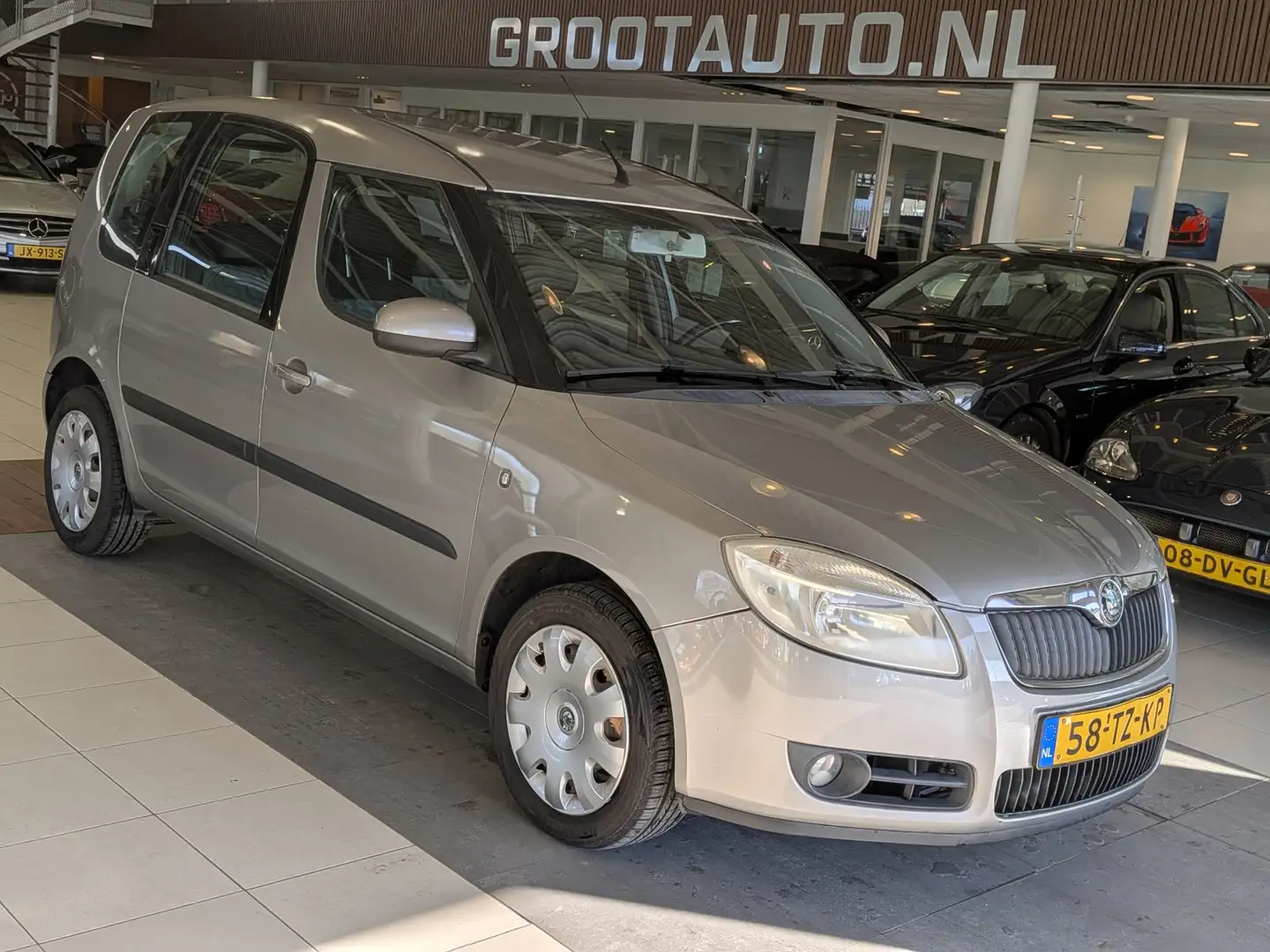 Skoda Roomster 1.4-16V Style Airco, Trekhaak, Isofix, Stuurbekrac Beige - 1