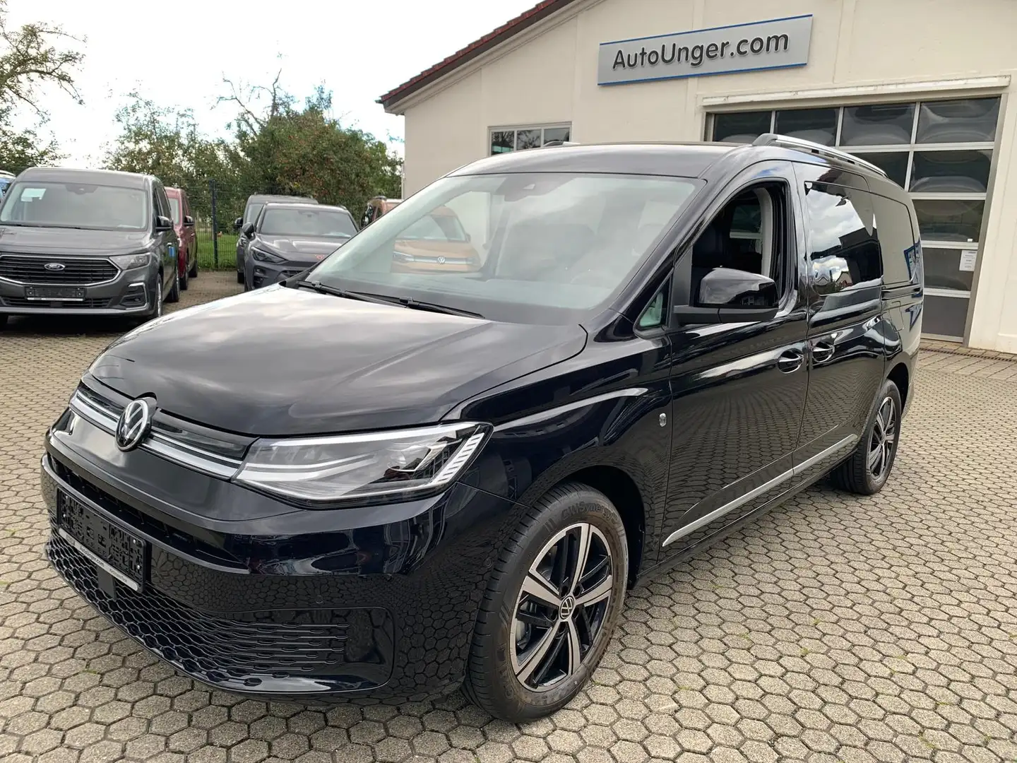 Volkswagen Caddy Style AHK Navi AppConnect Side+Lane+TravelAssist Schwarz - 1