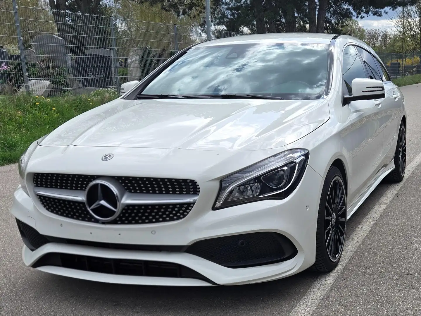 Mercedes-Benz CLA 200 CLA 200 d Shooting Brake Aut. Weiß - 2