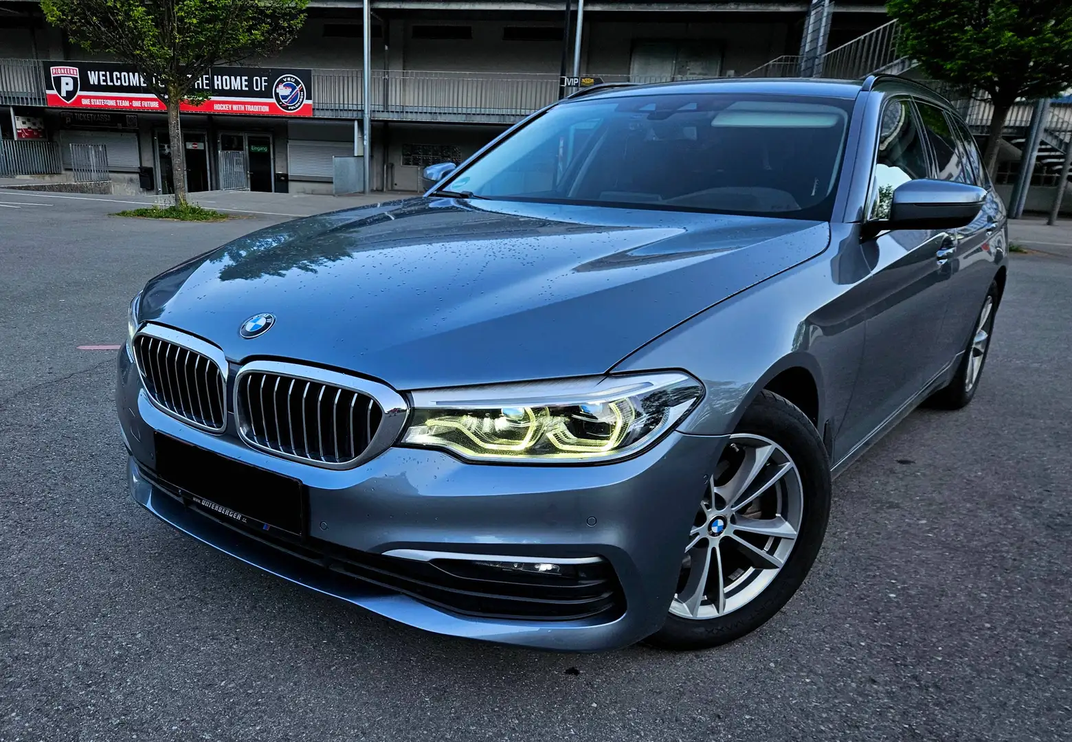 BMW 520 520d Touring Aut. Blau - 1