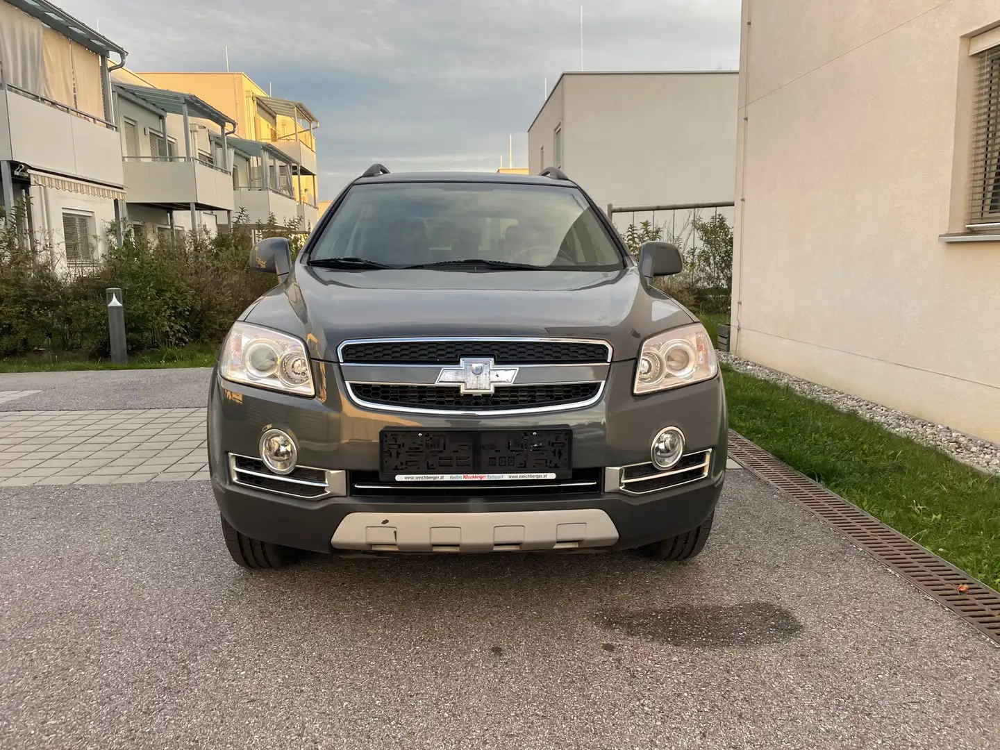 Chevrolet Captiva LS 2,0 VCDi 2WD Grau - 1