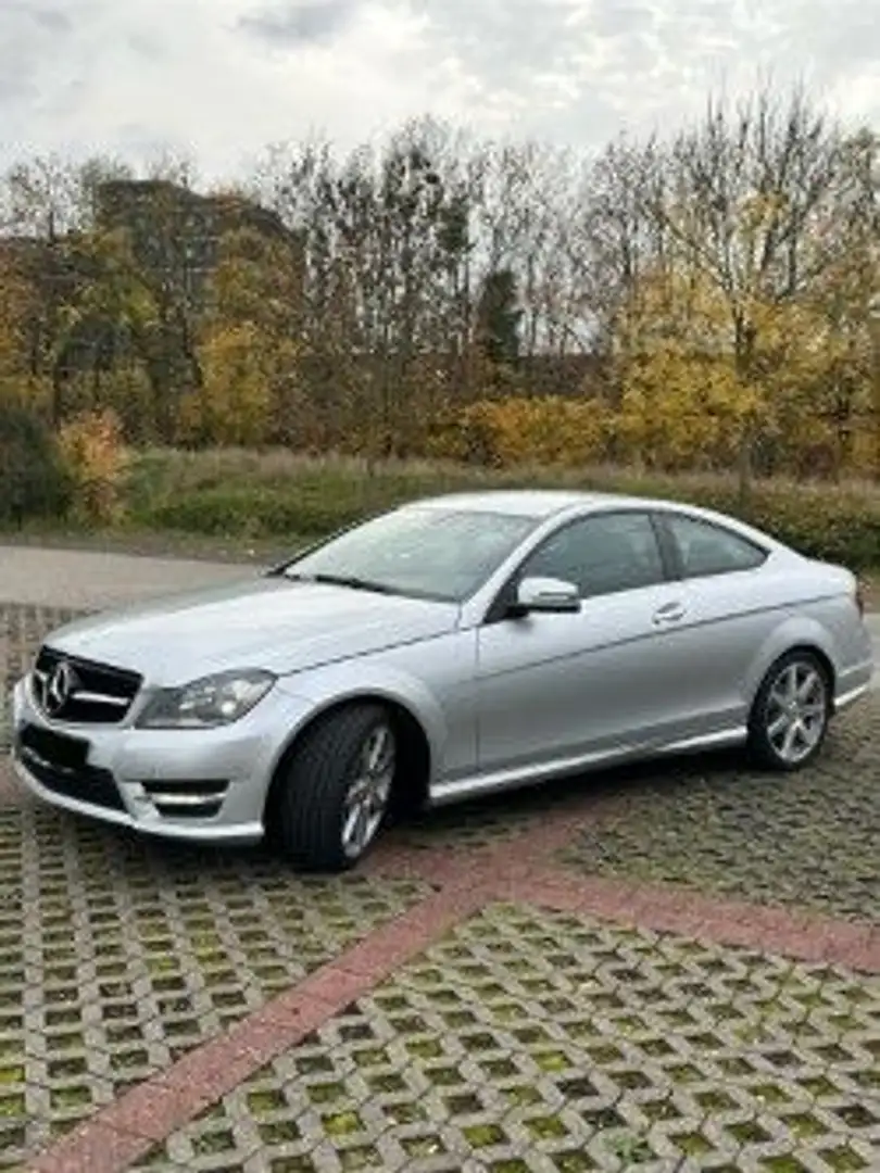 Mercedes-Benz C 180 C Coupe C 180 CGI BlueEfficiency AMG Line srebrna - 1
