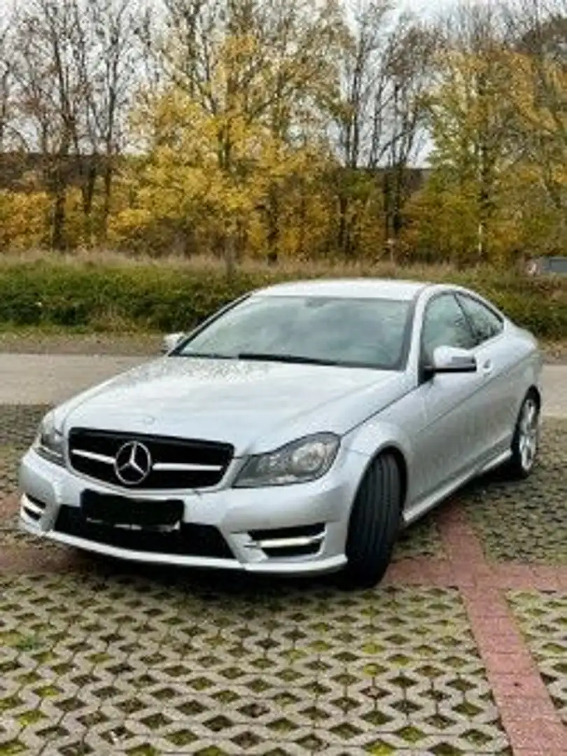 Mercedes-Benz C 180 C Coupe C 180 CGI BlueEfficiency AMG Line srebrna - 2