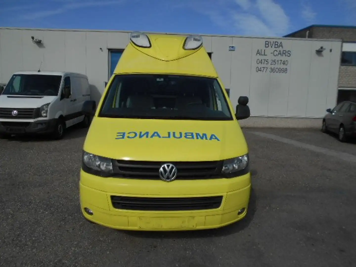 Volkswagen T6.1 Transporter AMBULANCE MET COMPLETE INRICHTING+AIRCO++++ Jaune - 2