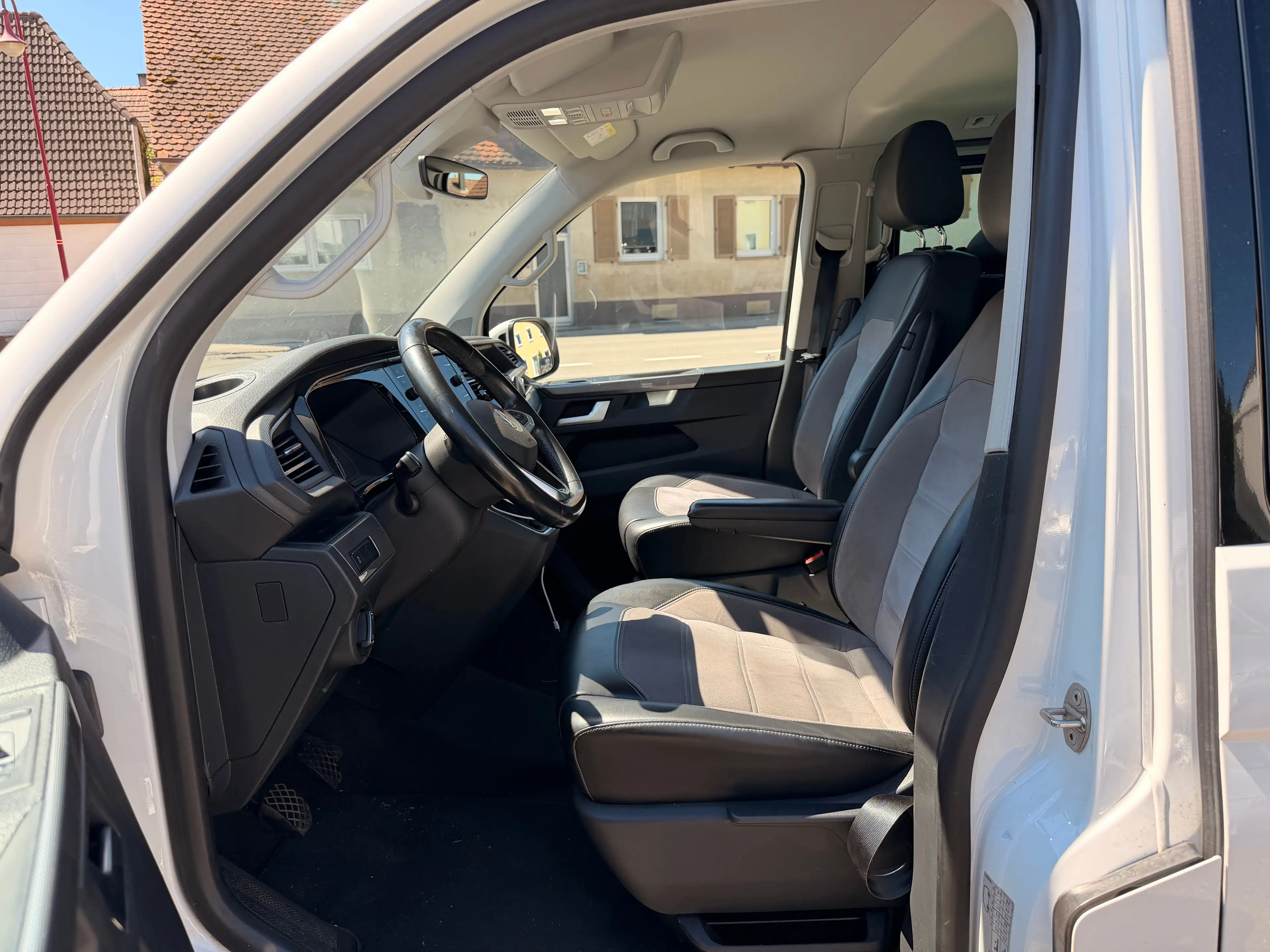 Volkswagen T6.1 Multivan Multivan Generation Six 4MOTION — photo 8