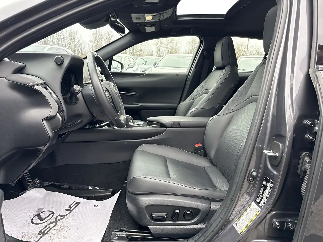Lexus UX снимка Lexus UX