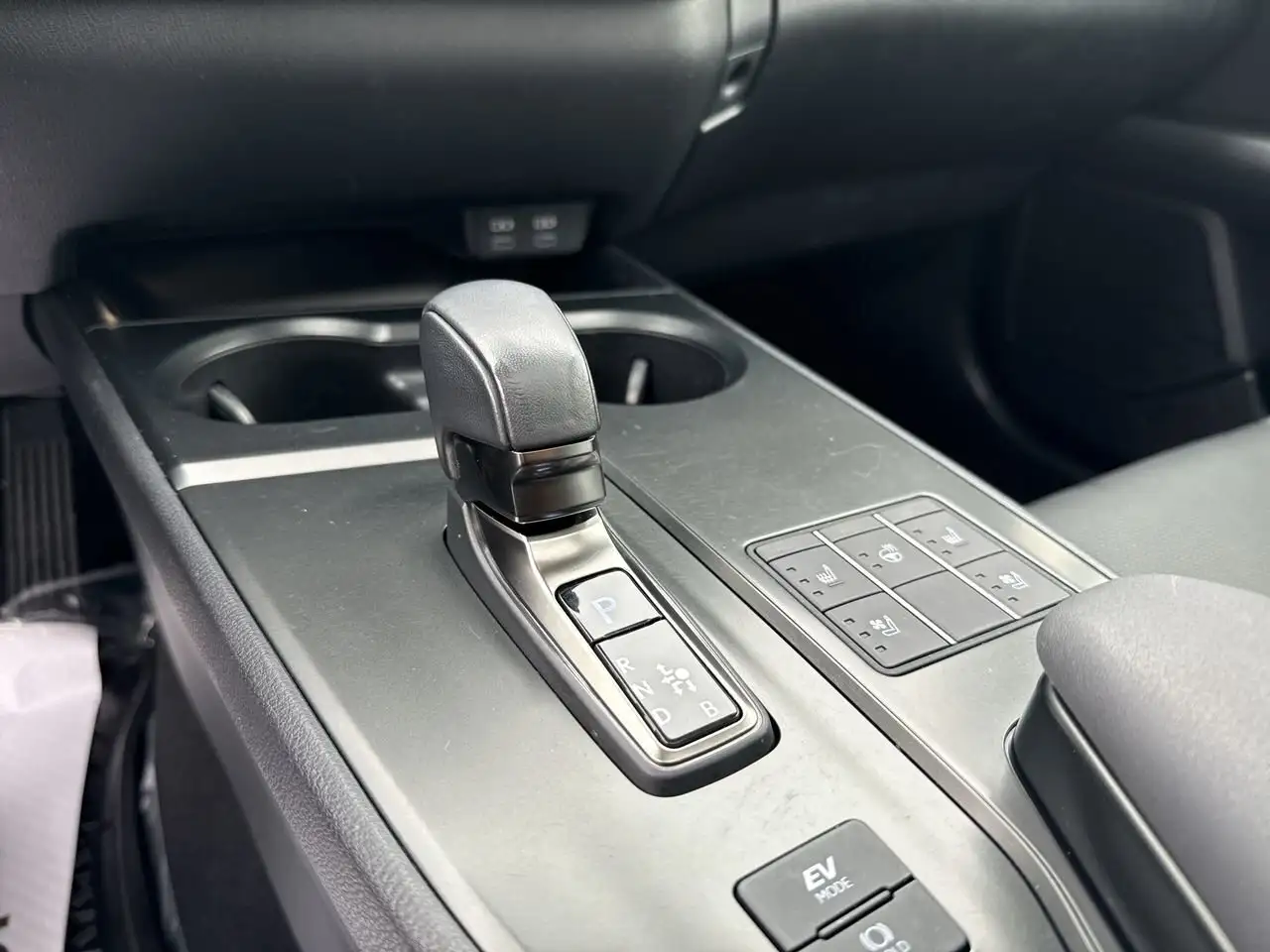 Lexus UX снимка Lexus UX