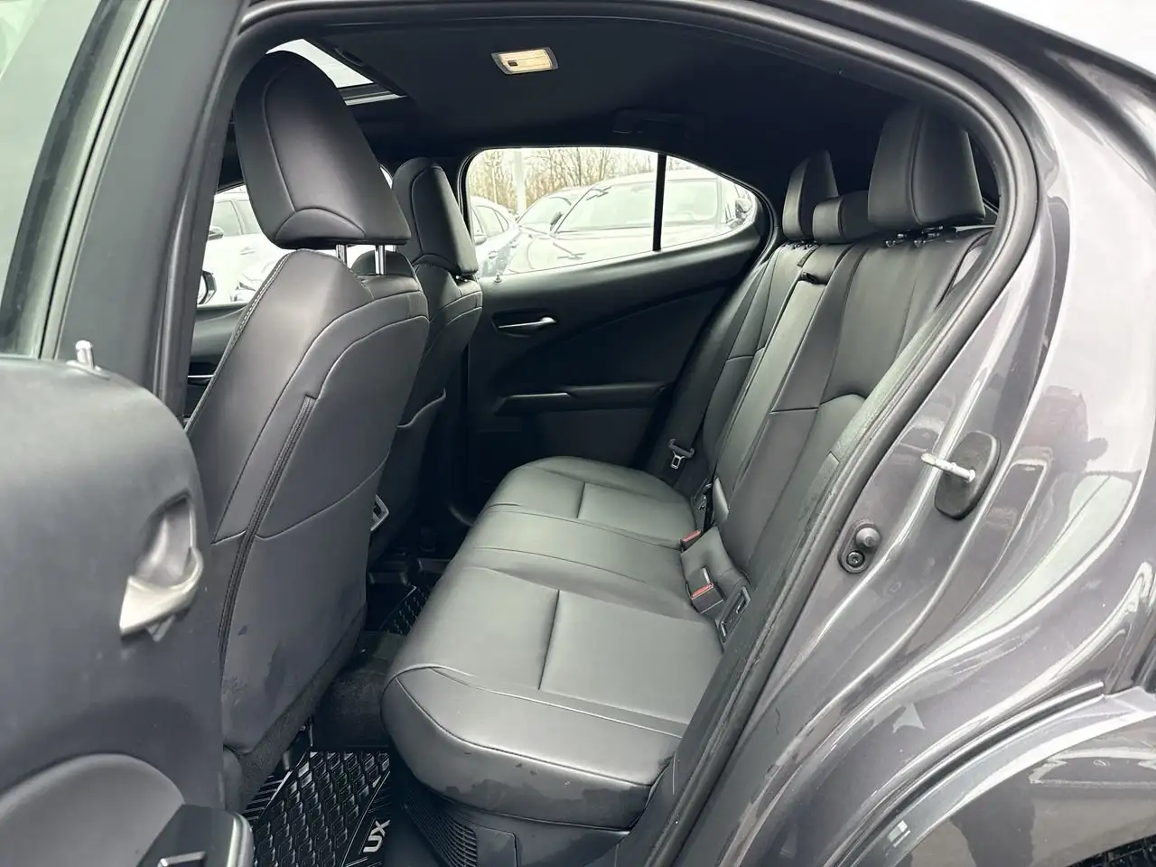 Lexus UX снимка Lexus UX