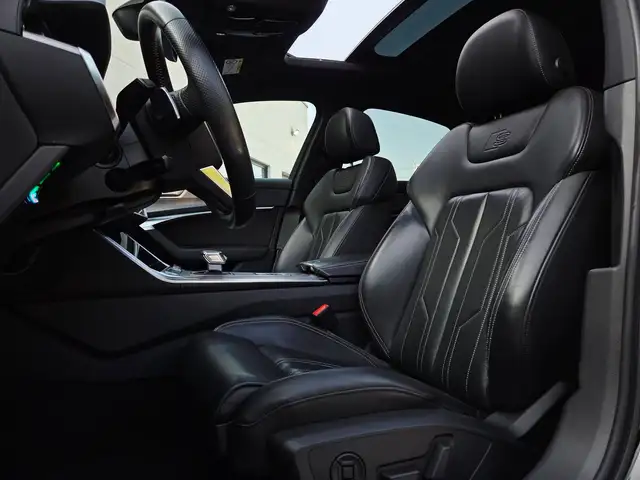 Audi A6 view 12