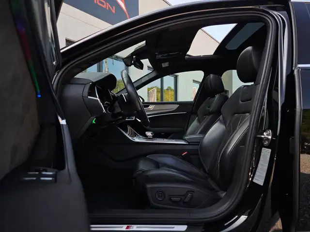 Audi A6 view 13